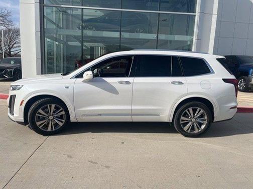 2022 Cadillac XT6 Premium Luxury FWD