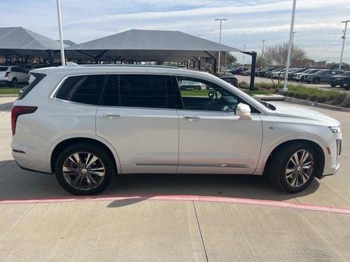 2022 Cadillac XT6 Premium Luxury FWD