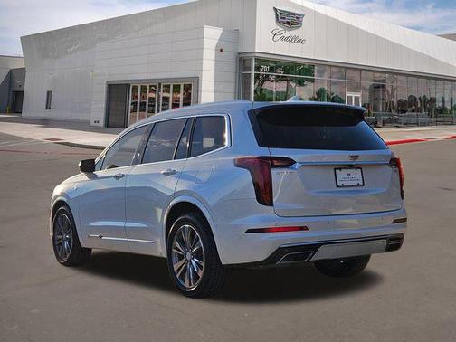 2022 Cadillac XT6 Premium Luxury FWD