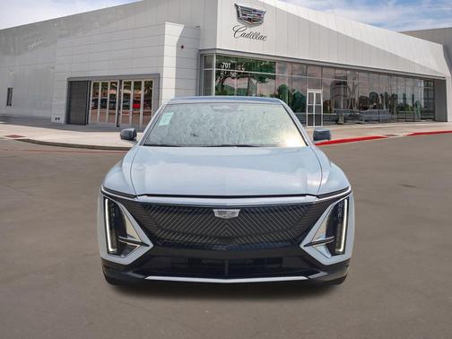 Vibrant White Tricoat 2027 Cadillac LYRIQ Signature Luxury