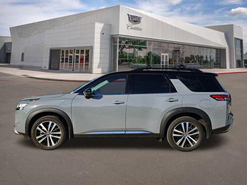 2023 Nissan Pathfinder Platinum FWD
