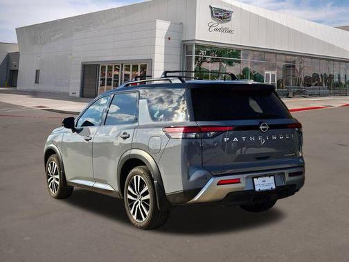 2023 Nissan Pathfinder Platinum FWD