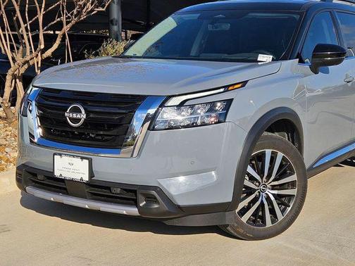 2023 Nissan Pathfinder Platinum FWD