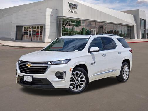 Iridescent Pearl Tricoat 2023 Chevrolet Traverse High Country