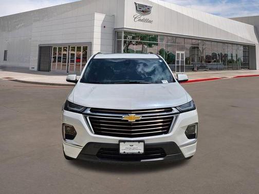 Iridescent Pearl Tricoat 2023 Chevrolet Traverse High Country