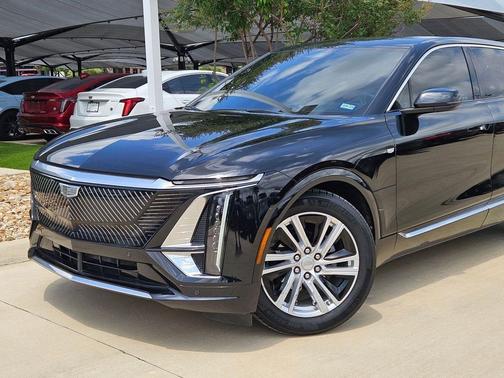 Stellar Black Metallic 2024 Cadillac LYRIQ Tech