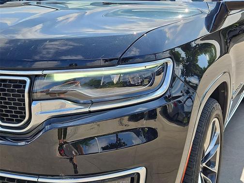 Diamond Black Crystal Pearlcoat 2022 Jeep Wagoneer Series III 4x4