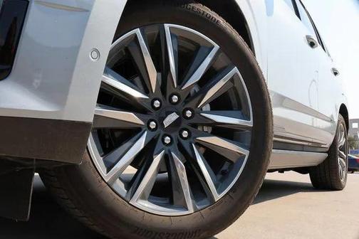 2024 Cadillac Escalade Sport