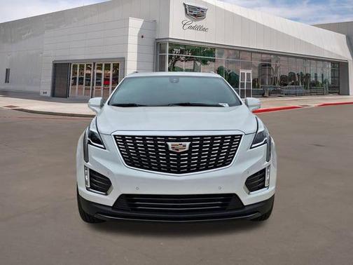 Crystal White Tricoat 2026 Cadillac XT5 Luxury
