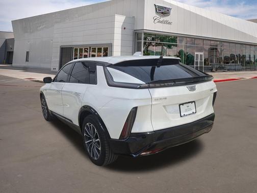 Crystal White Tricoat 2024 Cadillac LYRIQ Sport
