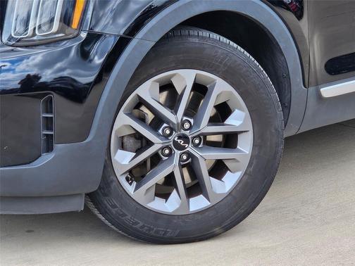 Ebony Black 2023 Kia Telluride LX