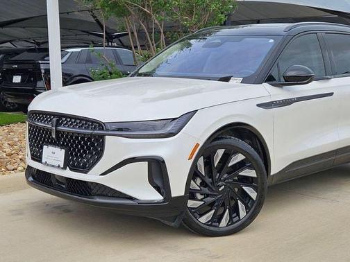 WHITE PLATINUM MET 3C 2026 Lincoln Nautilus Reserve