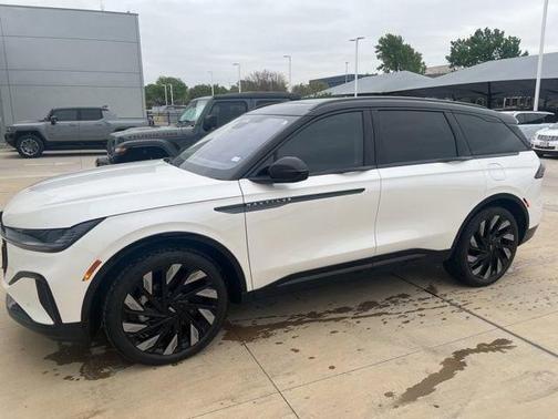 WHITE PLATINUM MET 3C 2026 Lincoln Nautilus Reserve