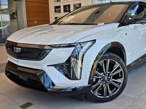 Vibrant White Tricoat 2026 Cadillac OPTIQ Premium Sport