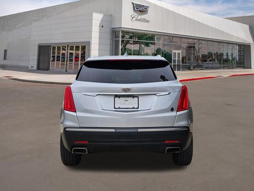 Radiant Silver Metallic 2019 Cadillac XT5 Luxury