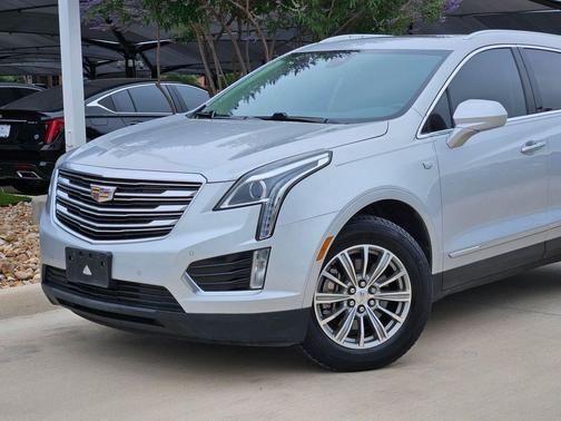 Radiant Silver Metallic 2019 Cadillac XT5 Luxury