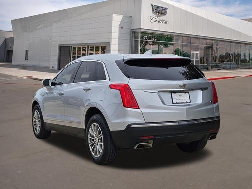 Radiant Silver Metallic 2019 Cadillac XT5 Luxury
