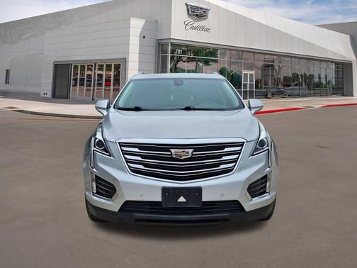 Radiant Silver Metallic 2019 Cadillac XT5 Luxury