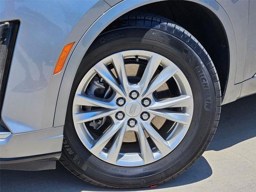 Argent Silver Metallic 2024 Cadillac XT6 Luxury FWD
