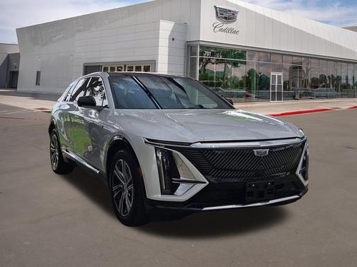 Crystal White Tricoat 2024 Cadillac LYRIQ Luxury