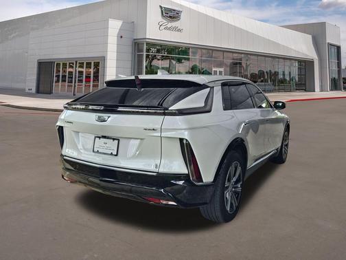 Crystal White Tricoat 2024 Cadillac LYRIQ Luxury