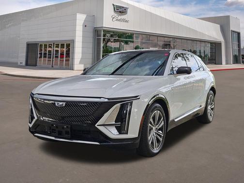 Crystal White Tricoat 2024 Cadillac LYRIQ Luxury