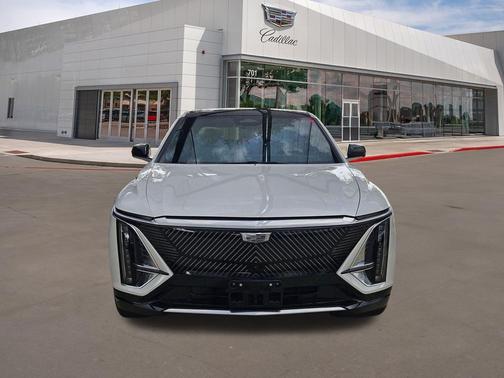 Crystal White Tricoat 2024 Cadillac LYRIQ Luxury