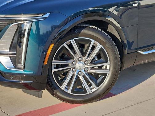 Emerald Lake Metallic 2026 Cadillac LYRIQ Luxury
