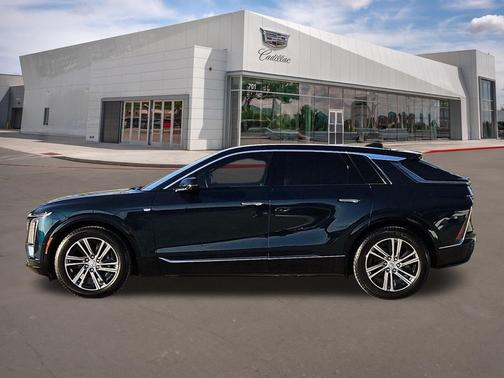 Emerald Lake Metallic 2026 Cadillac LYRIQ Luxury