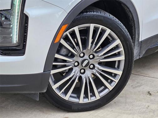 Crystal White Tricoat 2024 Cadillac XT4 Premium Luxury