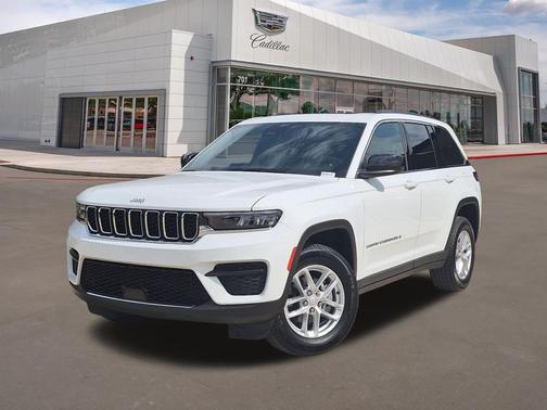 Bright White Clearcoat 2024 Jeep Grand Cherokee Laredo
