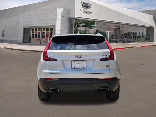 Crystal White Tricoat 2023 Cadillac XT4 Luxury