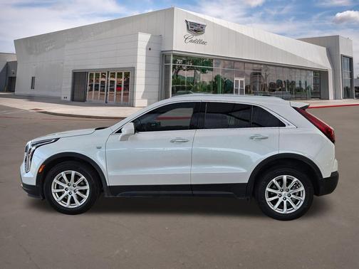 Crystal White Tricoat 2023 Cadillac XT4 Luxury