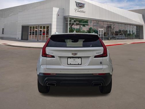 Crystal White Tricoat 2023 Cadillac XT4 Luxury