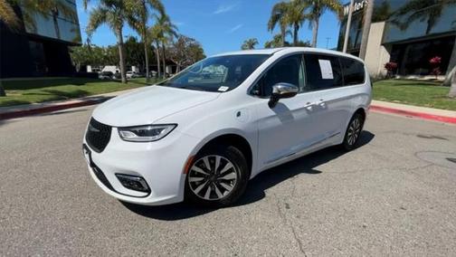 2023 Chrysler Pacifica Hybrid Limited