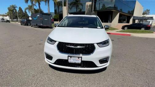2023 Chrysler Pacifica Hybrid Limited