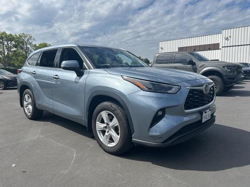 2022 Toyota Highlander LE