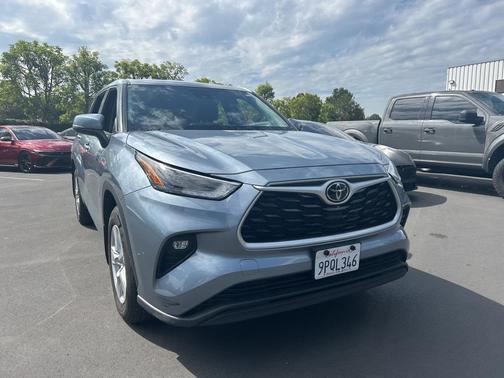 2022 Toyota Highlander LE