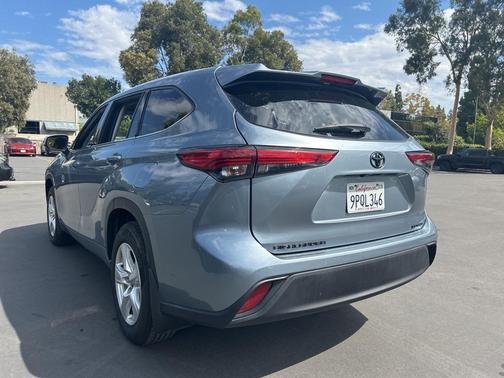 2022 Toyota Highlander LE
