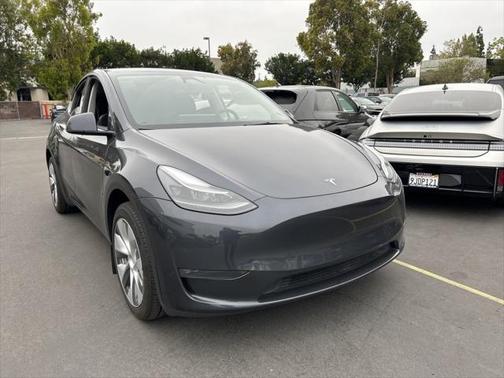 2024 Tesla Model Y Long Range Dual Motor All-Wheel Drive
