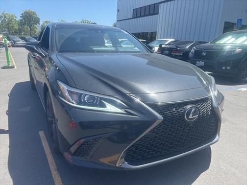 2023 Lexus ES 300h F SPORT Handling