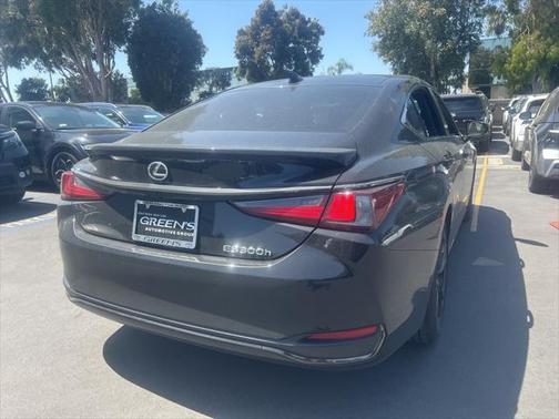 2023 Lexus ES 300h F SPORT Handling