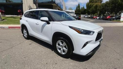 2022 Toyota Highlander LE