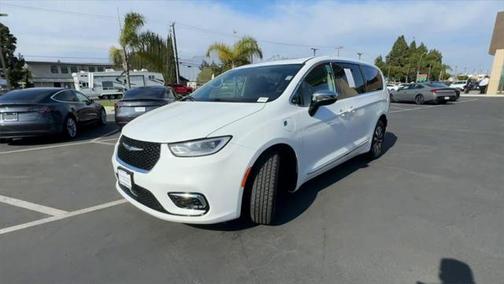 2023 Chrysler Pacifica Hybrid Limited