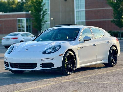 2015 Porsche Panamera 4