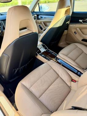 2015 Porsche Panamera 4
