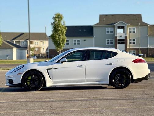 2015 Porsche Panamera 4