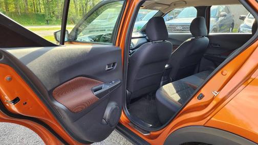 Monarch Orange/Super Black 2019 Nissan Kicks SR