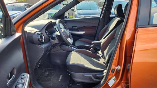 Monarch Orange/Super Black 2019 Nissan Kicks SR