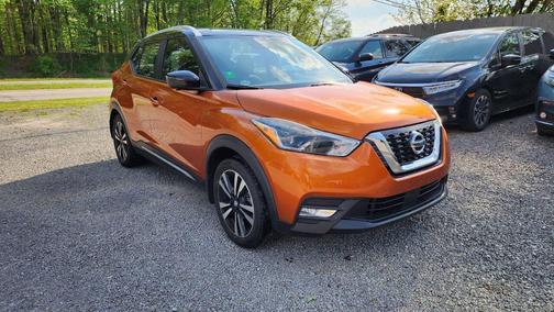 Monarch Orange/Super Black 2019 Nissan Kicks SR